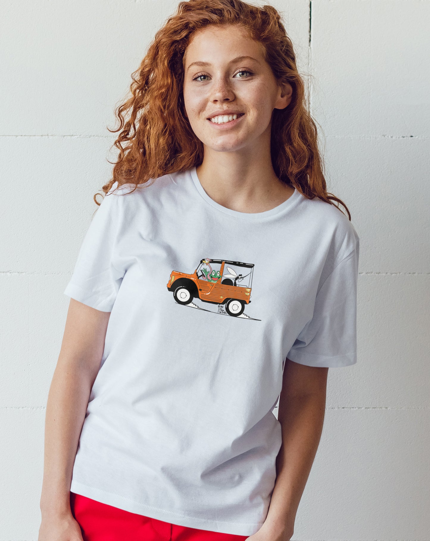 Unisex short-sleeved t-shirt in white and flamingo bicycle print