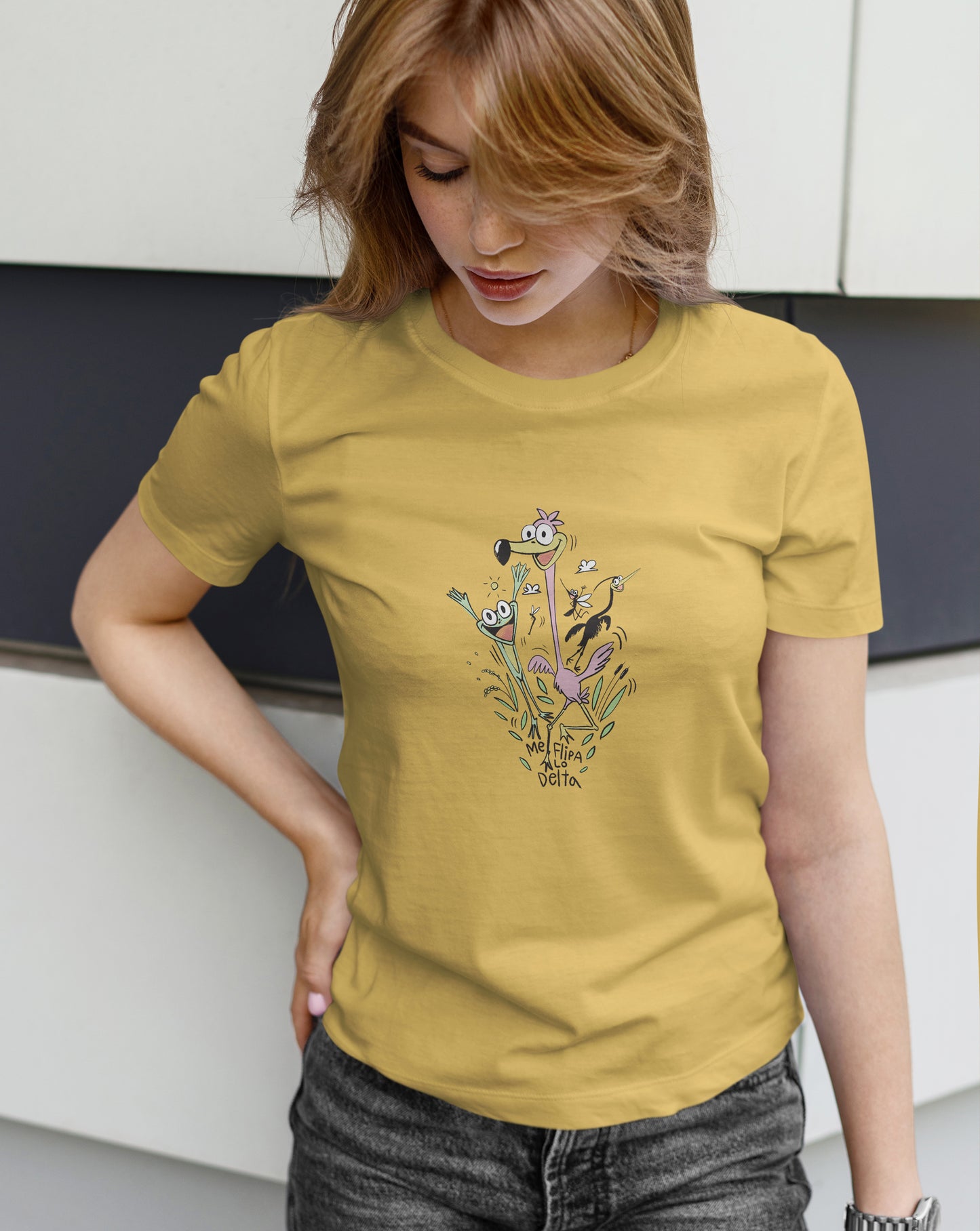 Camiseta manga corta unisex en mostaza y estampado salto