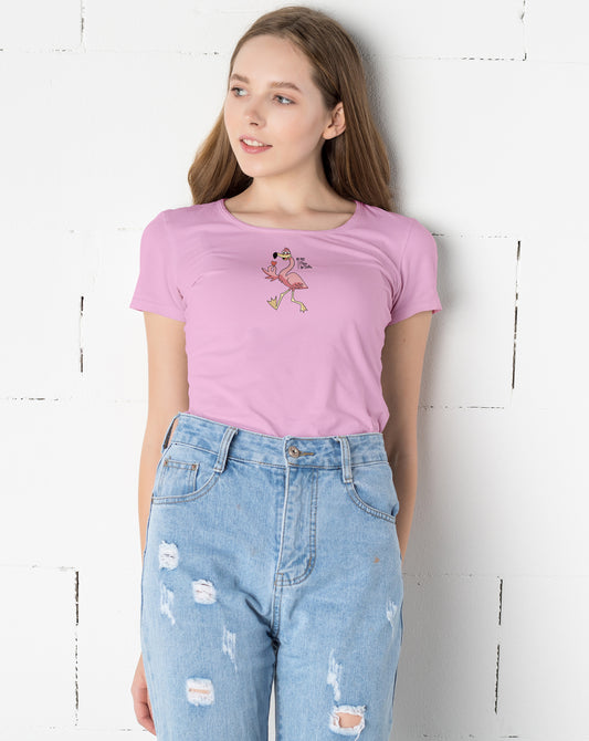 Camiseta mujer manga corta entallada y cuello ancho en rosa y estampado flamenco con corazón