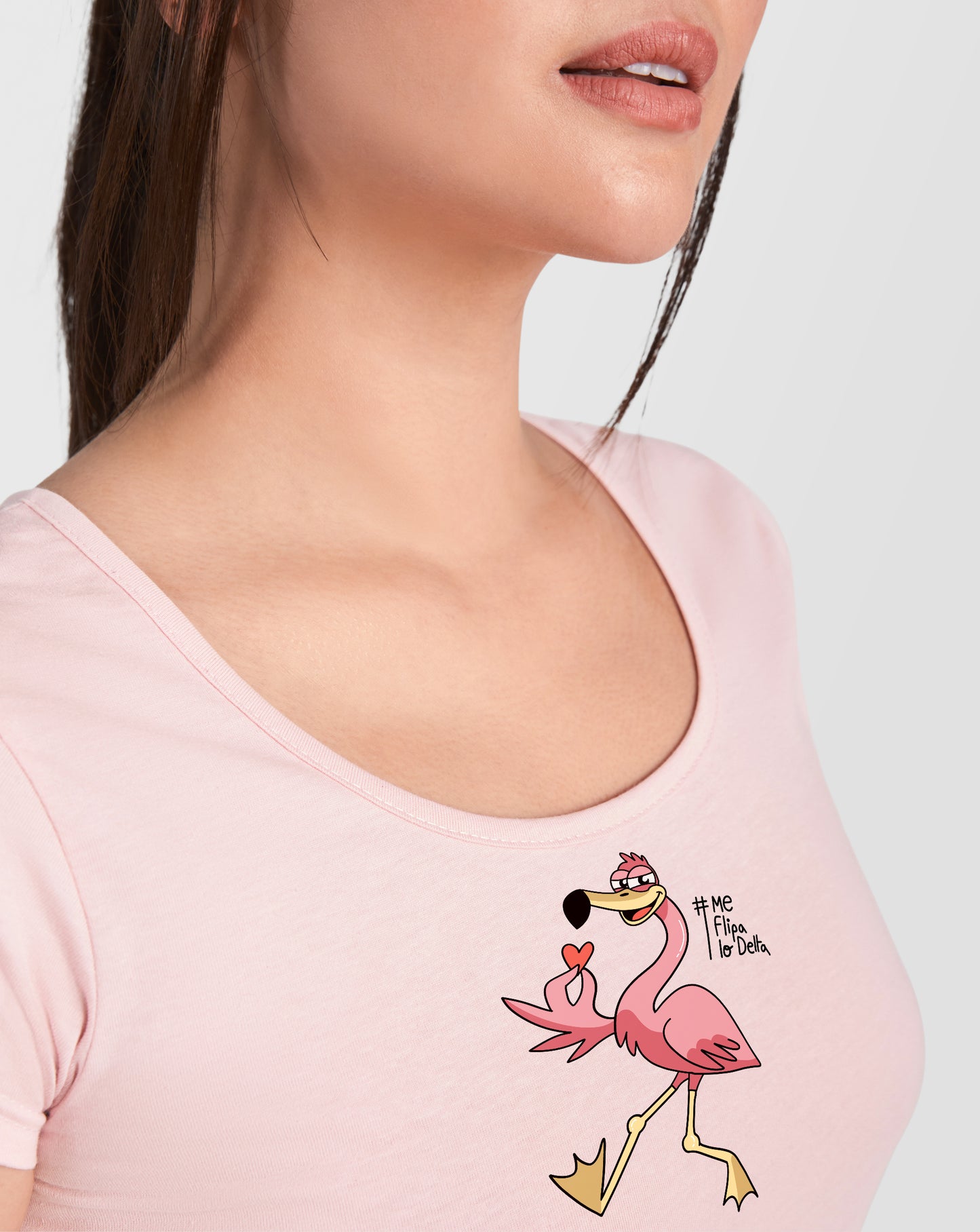 Camiseta mujer manga corta en rosa y estampado flamenco con corazón