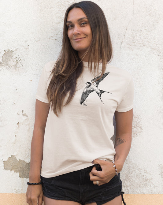 Camiseta manga corta entallada para mujer en blanco vintage cuello redondo y estampado golondrina